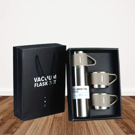 Vacuum bottle with 500 ml capacity for hot and cold drinks